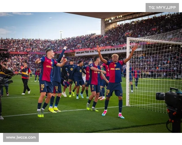 西甲球队传中进攻战术解析与应用:从传球到进球的精妙配合 西甲球队传中进攻战术解析与应用:从传球到进球的精妙配合